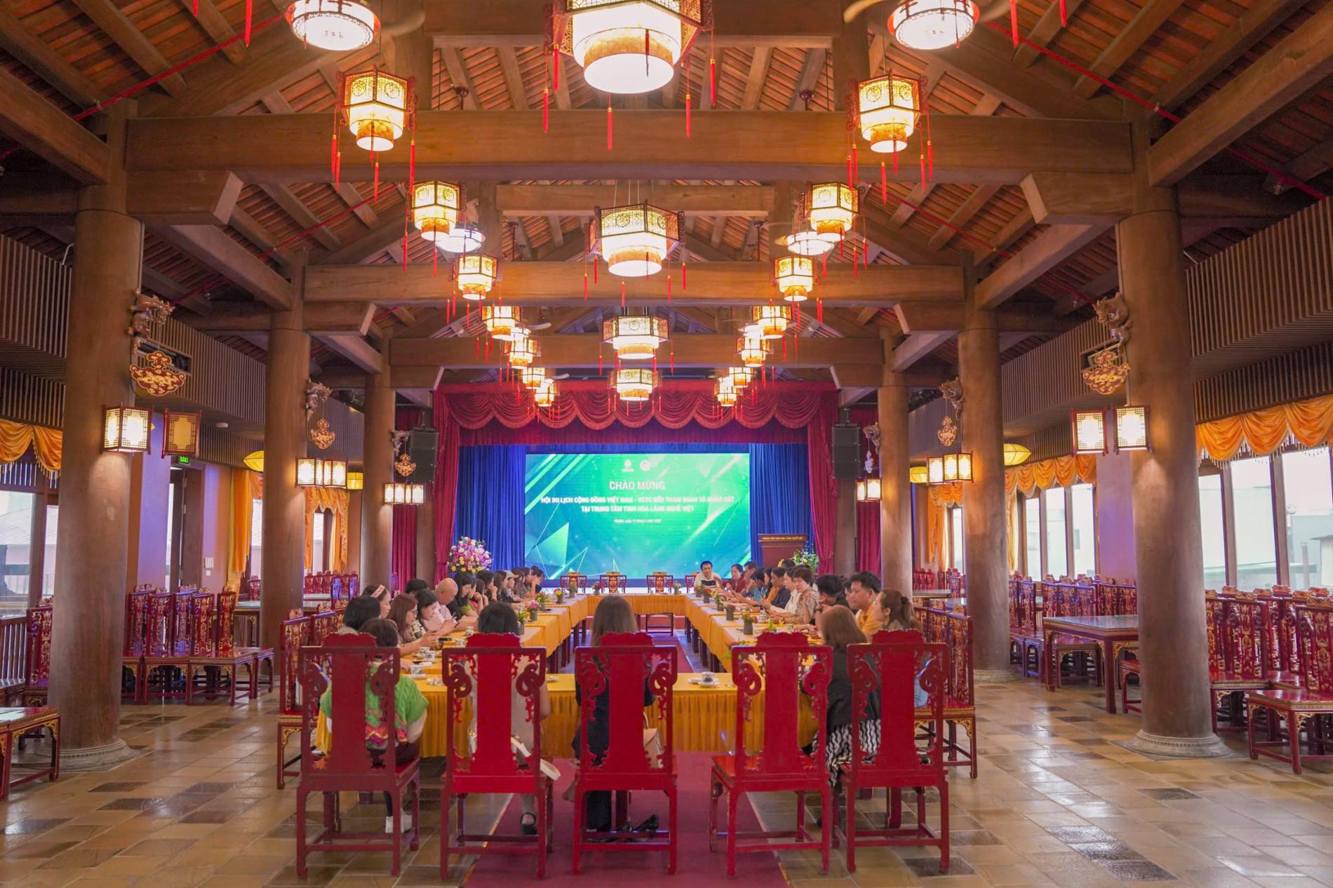 Trung tâm Tinh hoa Làng nghề Việt - Bảo tàng gốm Bát Tràng - Hà Nội — ảnh 6/25