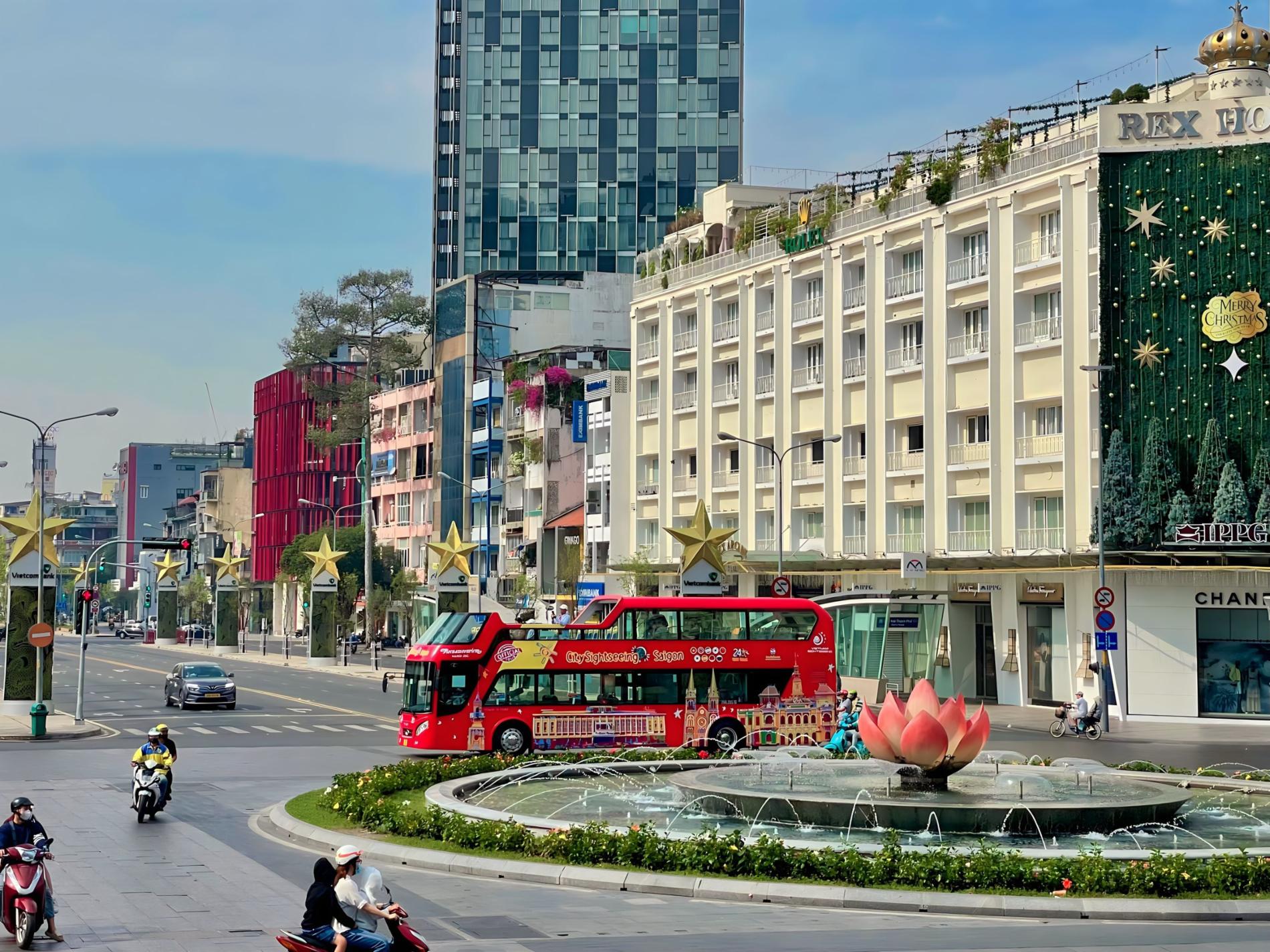 SIGHTSEEING_HỒ CHÍ MINH — ảnh 9/17